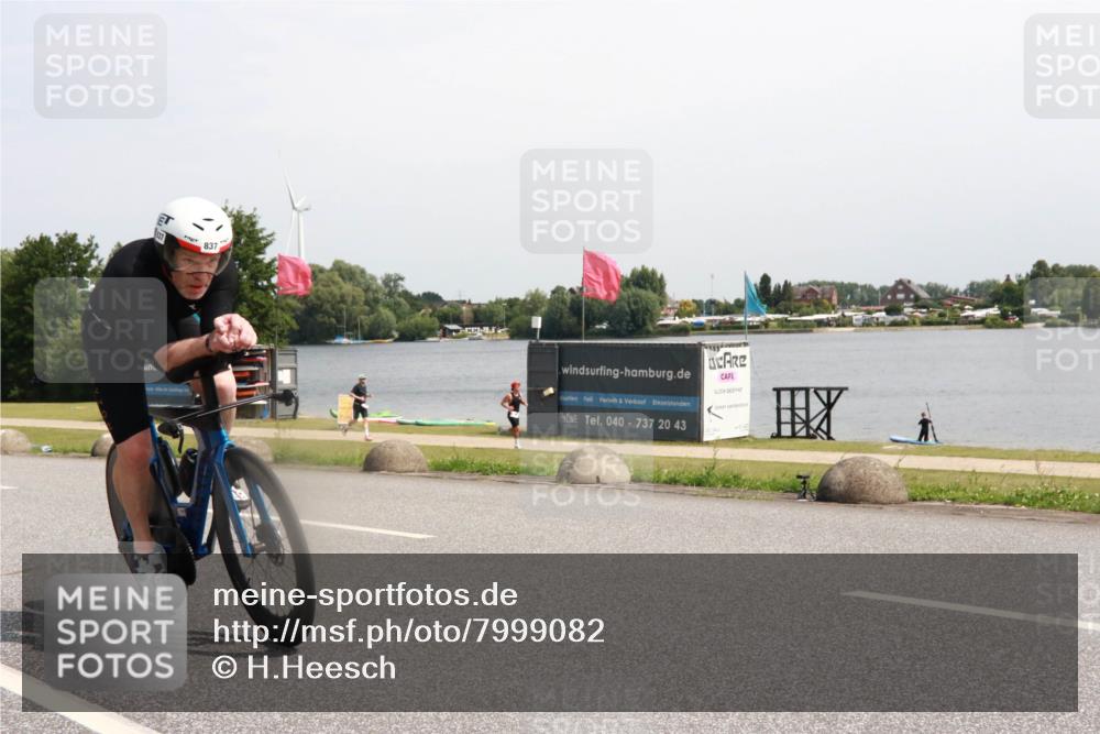 15.06.2025 - 27. Vierlanden-Triathlon H.Heesch http://msf.ph/oto/7999082 15.06.2025 11:38:39 Radfahren 174, 677, 716, 718, 837 meine-sportfotos.de