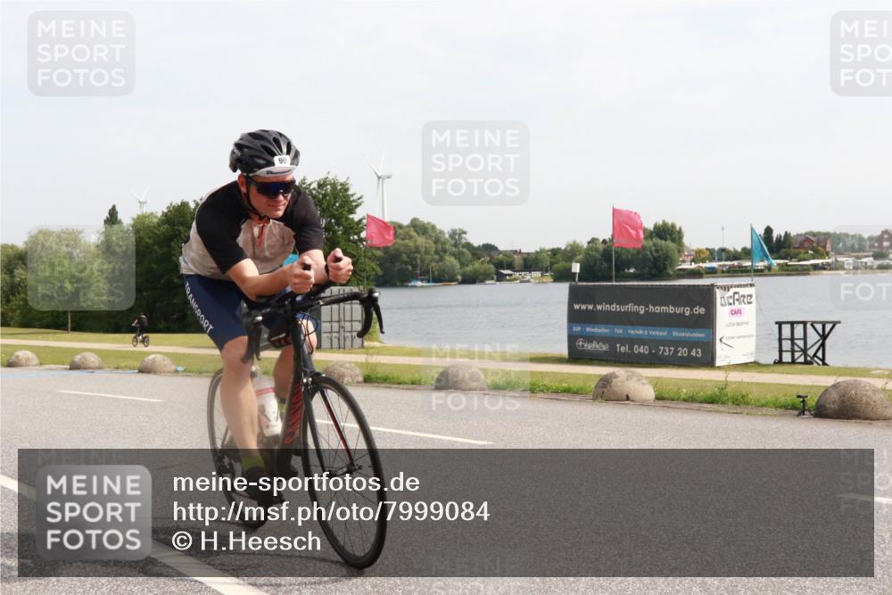 15.06.2025 - 27. Vierlanden-Triathlon H.Heesch http://msf.ph/oto/7999084 15.06.2025 10:13:28 Radfahren 37, 90, 415 meine-sportfotos.de