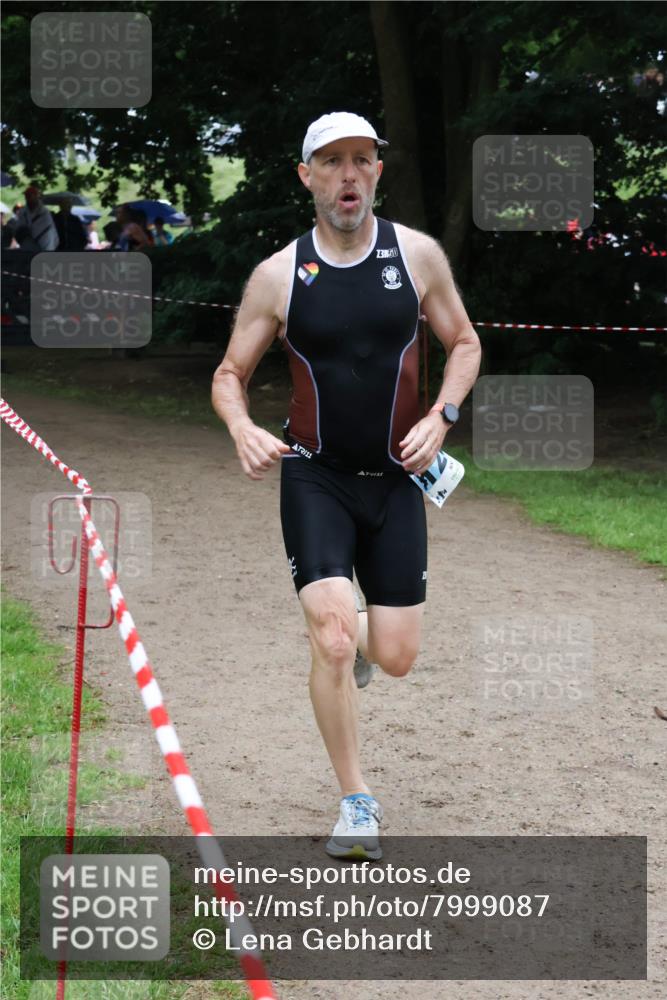 21.06.2025 - 27. Vierlanden-Triathlon Lena Gebhardt http://msf.ph/oto/7999087 15.06.2025 13:59:28 Laufen 11, 3, 50 meine-sportfotos.de