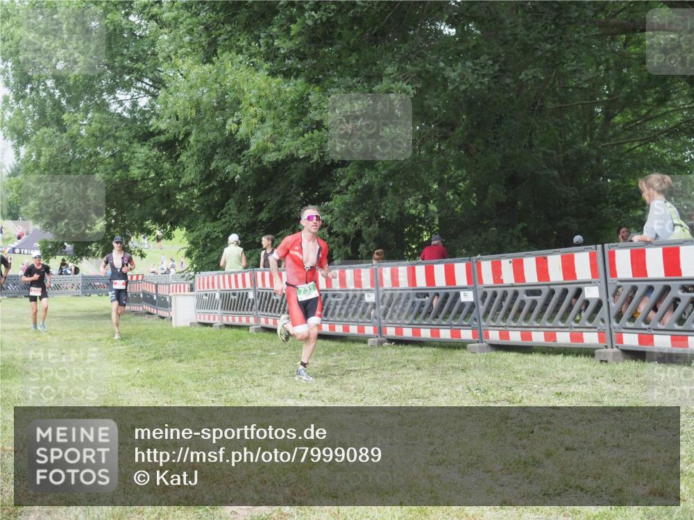21.06.2025 - 27. Vierlanden-Triathlon KatJ http://msf.ph/oto/7999089 15.06.2025 12:53:20 Ziel 35, 234, 732 meine-sportfotos.de