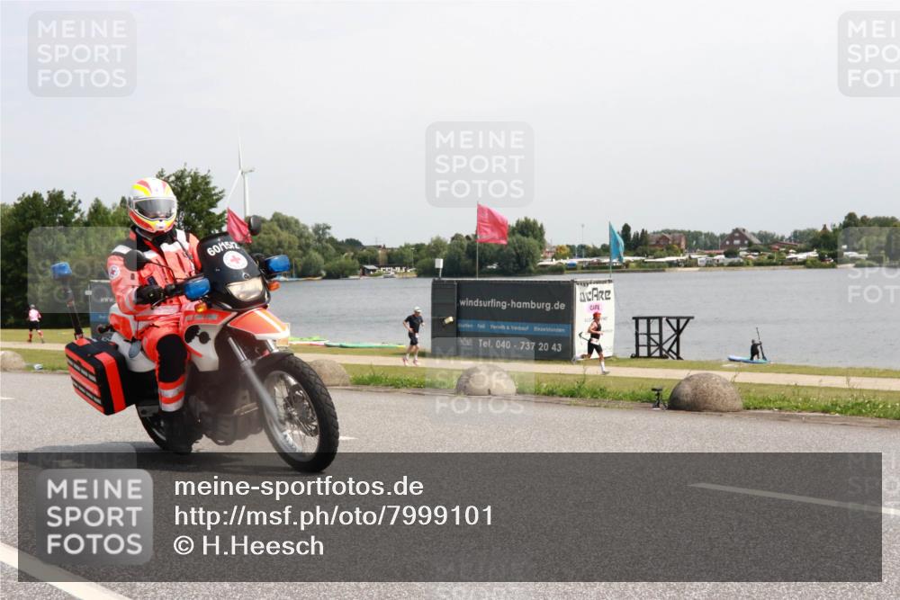 21.06.2025 - 27. Vierlanden-Triathlon H.Heesch http://msf.ph/oto/7999101 15.06.2025 11:38:41 Radfahren 716, 837 meine-sportfotos.de