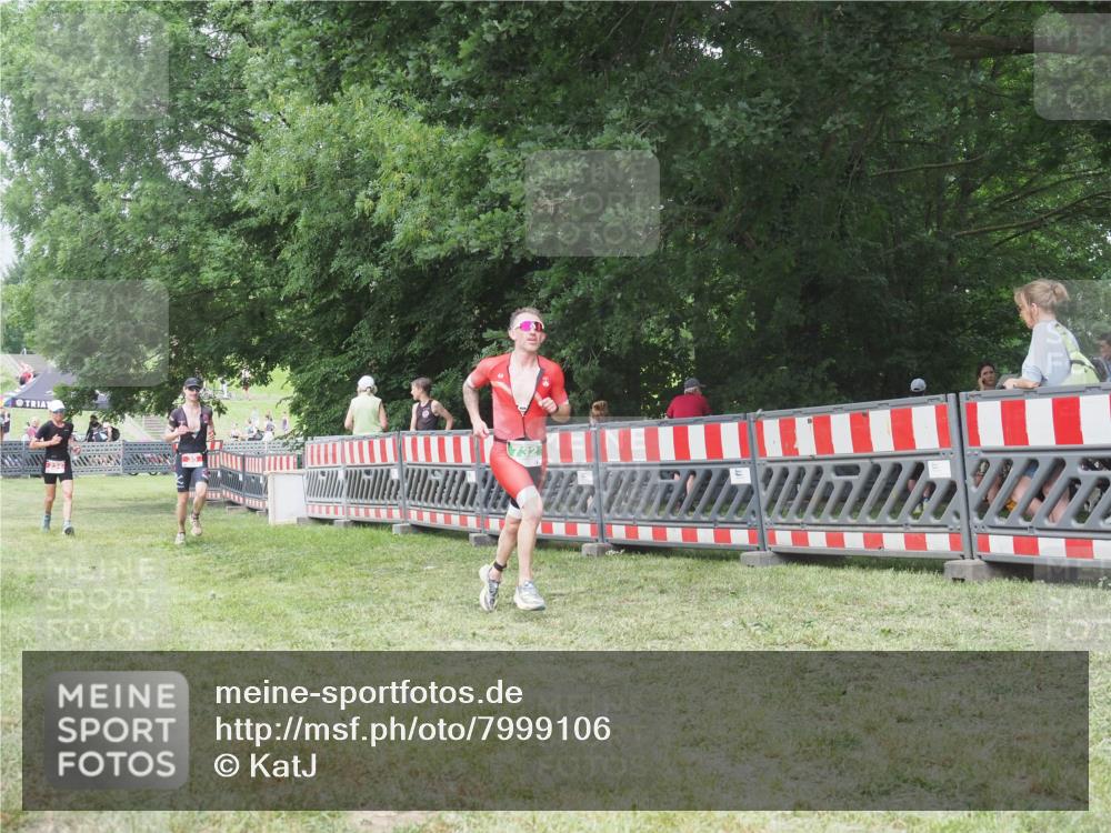 21.06.2025 - 27. Vierlanden-Triathlon KatJ http://msf.ph/oto/7999106 15.06.2025 12:53:21 Ziel 35, 234, 732 meine-sportfotos.de