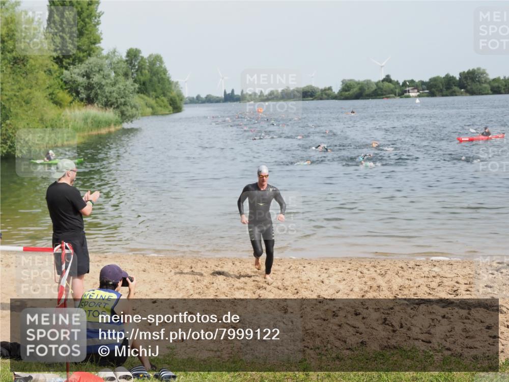 21.06.2025 - 27. Vierlanden-Triathlon MichiJ http://msf.ph/oto/7999122 15.06.2026 10:03:16 Schwimmen 406 meine-sportfotos.de