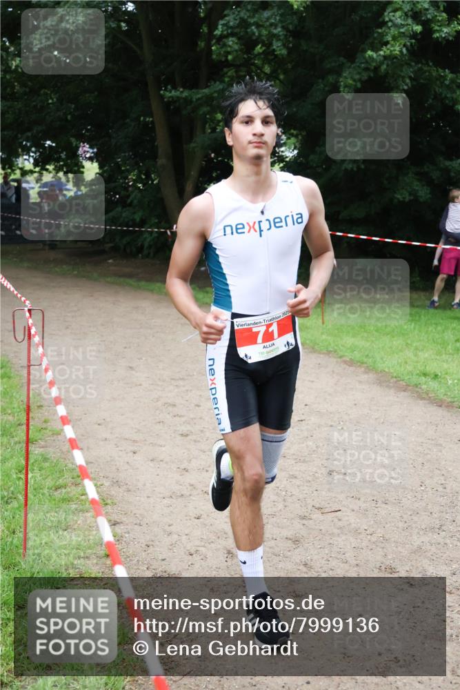 21.06.2025 - 27. Vierlanden-Triathlon Lena Gebhardt http://msf.ph/oto/7999136 15.06.2025 13:59:33 Laufen 2025, 4, 71, 194 meine-sportfotos.de