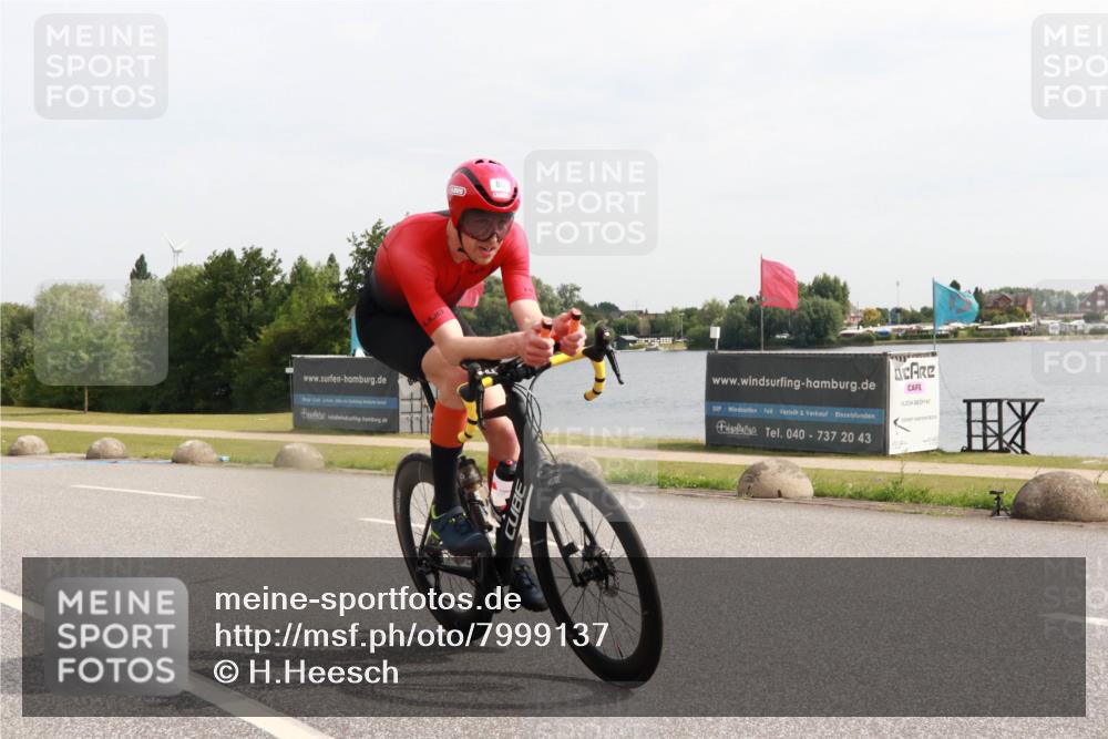 15.06.2025 - 27. Vierlanden-Triathlon H.Heesch http://msf.ph/oto/7999137 15.06.2025 10:17:41 Radfahren 60, 80 meine-sportfotos.de
