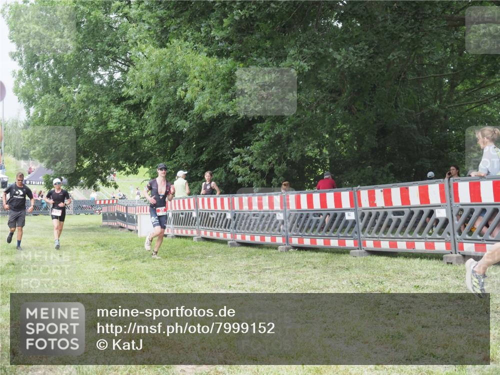 21.06.2025 - 27. Vierlanden-Triathlon KatJ http://msf.ph/oto/7999152 15.06.2025 12:53:22 Ziel 35, 234, 732 meine-sportfotos.de