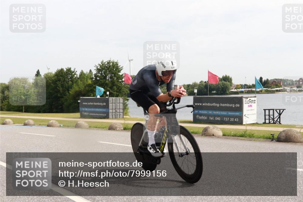 15.06.2025 - 27. Vierlanden-Triathlon H.Heesch http://msf.ph/oto/7999156 15.06.2025 10:18:51 Radfahren 120 meine-sportfotos.de