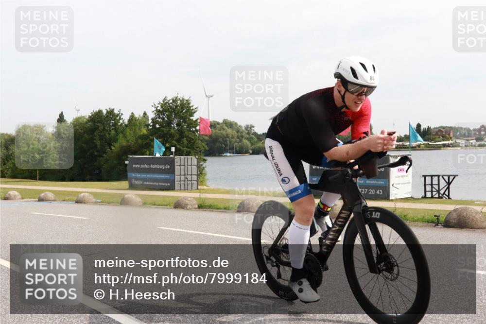 15.06.2025 - 27. Vierlanden-Triathlon H.Heesch http://msf.ph/oto/7999184 15.06.2025 10:20:05 Radfahren 20, 69, 85, 162 meine-sportfotos.de
