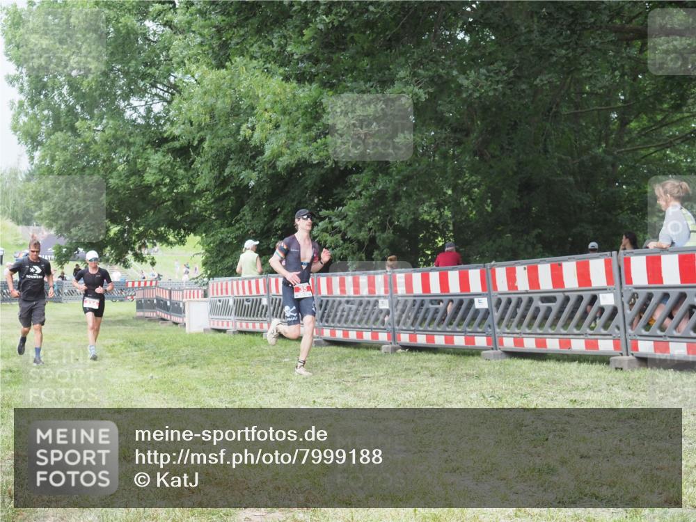 21.06.2025 - 27. Vierlanden-Triathlon KatJ http://msf.ph/oto/7999188 15.06.2025 12:53:22 Ziel 35, 234, 732 meine-sportfotos.de