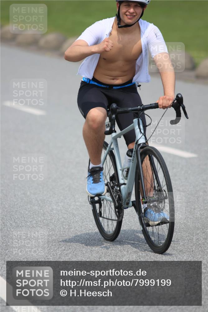 21.06.2025 - 27. Vierlanden-Triathlon H.Heesch http://msf.ph/oto/7999199 15.06.2025 12:30:32 Radfahren 58, 828, 883, 884, 952 meine-sportfotos.de
