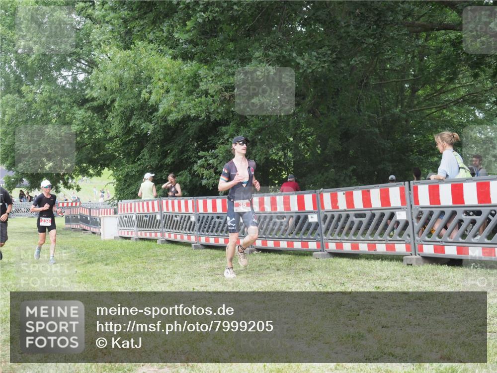 21.06.2025 - 27. Vierlanden-Triathlon KatJ http://msf.ph/oto/7999205 15.06.2025 12:53:23 Ziel 35, 234 meine-sportfotos.de