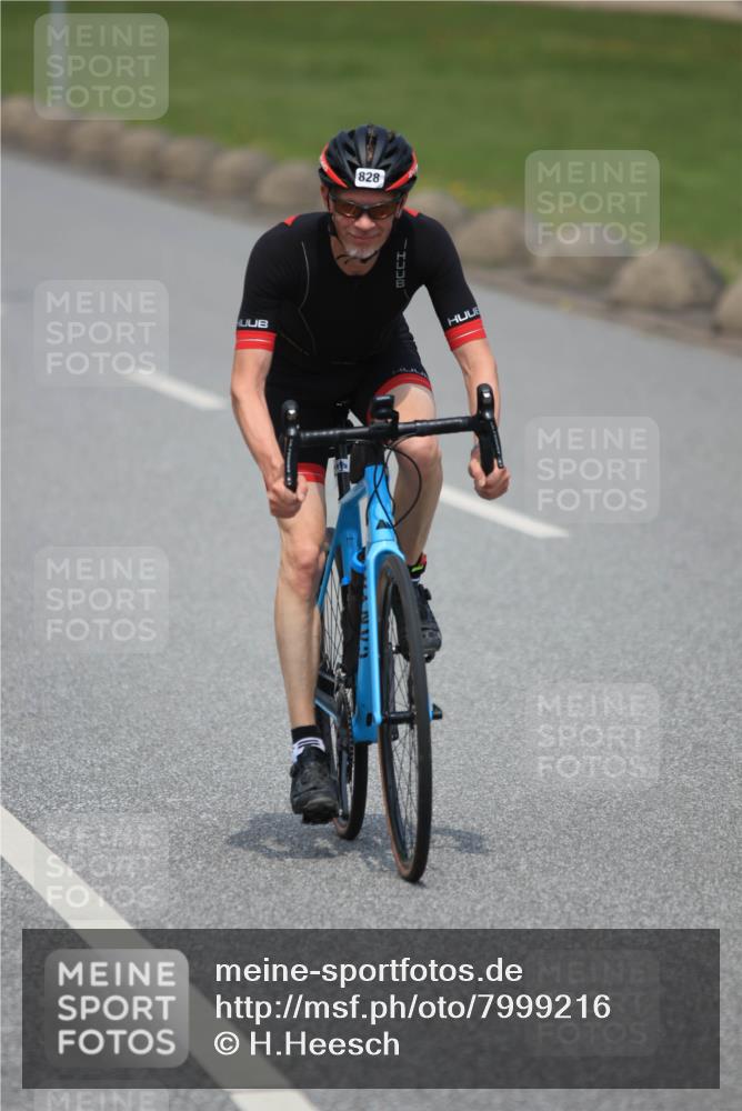 21.06.2025 - 27. Vierlanden-Triathlon H.Heesch http://msf.ph/oto/7999216 15.06.2025 12:30:36 Radfahren 58, 739, 828, 883, 884, 952 meine-sportfotos.de