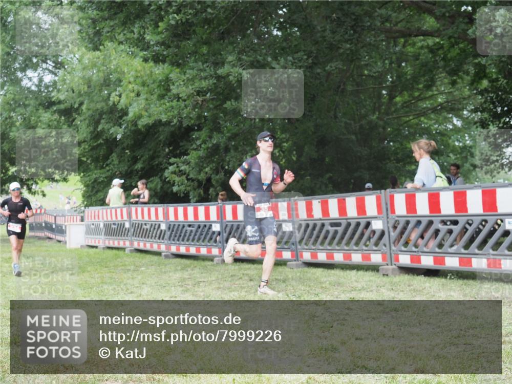21.06.2025 - 27. Vierlanden-Triathlon KatJ http://msf.ph/oto/7999226 15.06.2025 12:53:23 Ziel 35, 234 meine-sportfotos.de