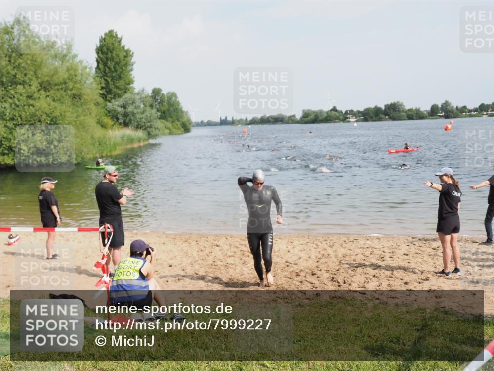 21.06.2025 - 27. Vierlanden-Triathlon MichiJ http://msf.ph/oto/7999227 15.06.2026 10:03:18 Schwimmen 406 meine-sportfotos.de