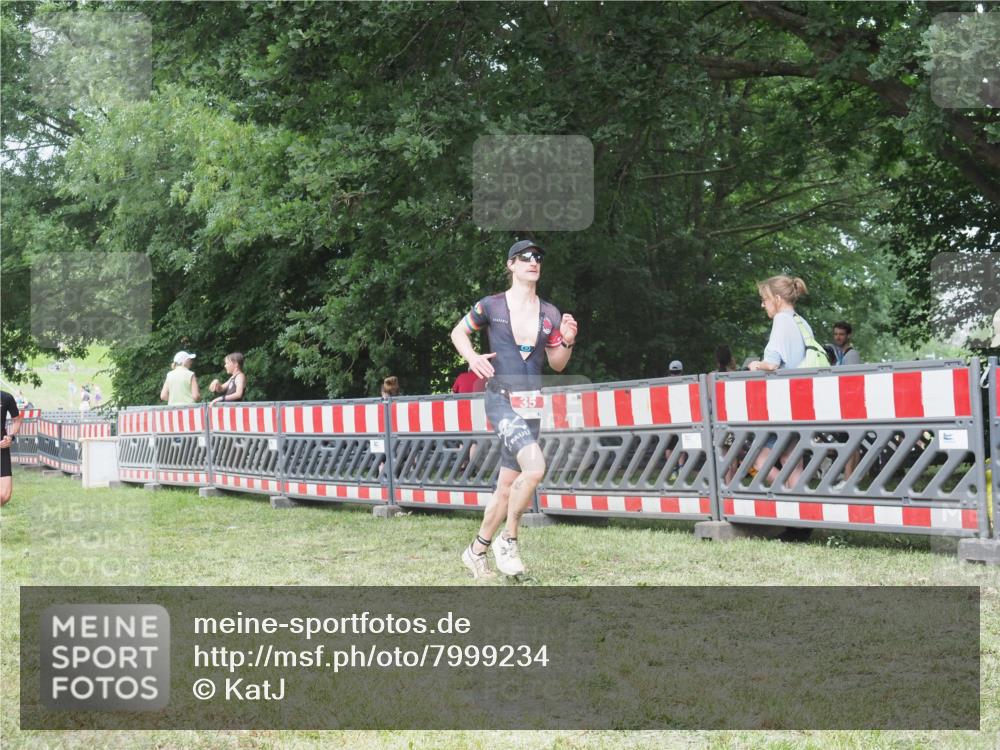 21.06.2025 - 27. Vierlanden-Triathlon KatJ http://msf.ph/oto/7999234 15.06.2025 12:53:23 Ziel 35, 234 meine-sportfotos.de