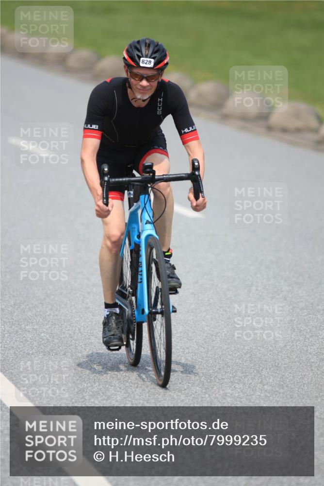 21.06.2025 - 27. Vierlanden-Triathlon H.Heesch http://msf.ph/oto/7999235 15.06.2025 12:30:36 Radfahren 58, 739, 828, 883, 884, 952 meine-sportfotos.de