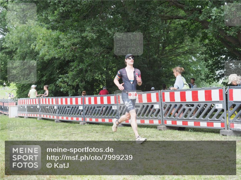 21.06.2025 - 27. Vierlanden-Triathlon KatJ http://msf.ph/oto/7999239 15.06.2025 12:53:23 Ziel 35, 234 meine-sportfotos.de