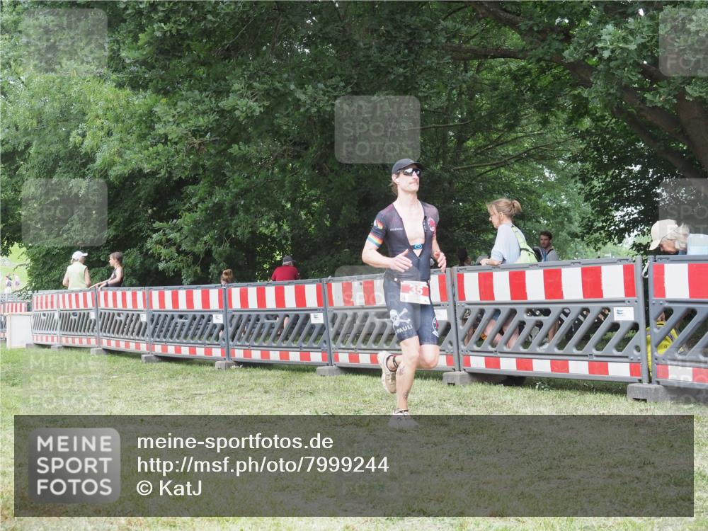 21.06.2025 - 27. Vierlanden-Triathlon KatJ http://msf.ph/oto/7999244 15.06.2025 12:53:23 Ziel 35, 234 meine-sportfotos.de
