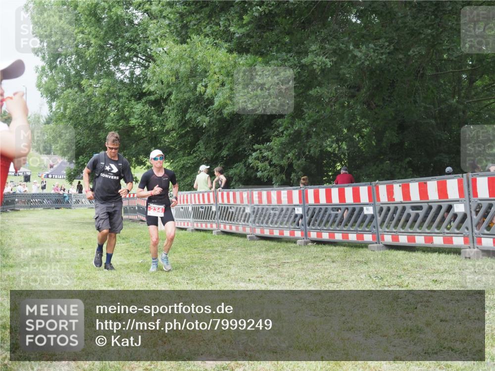 21.06.2025 - 27. Vierlanden-Triathlon KatJ http://msf.ph/oto/7999249 15.06.2025 12:53:24 Ziel 35, 234 meine-sportfotos.de