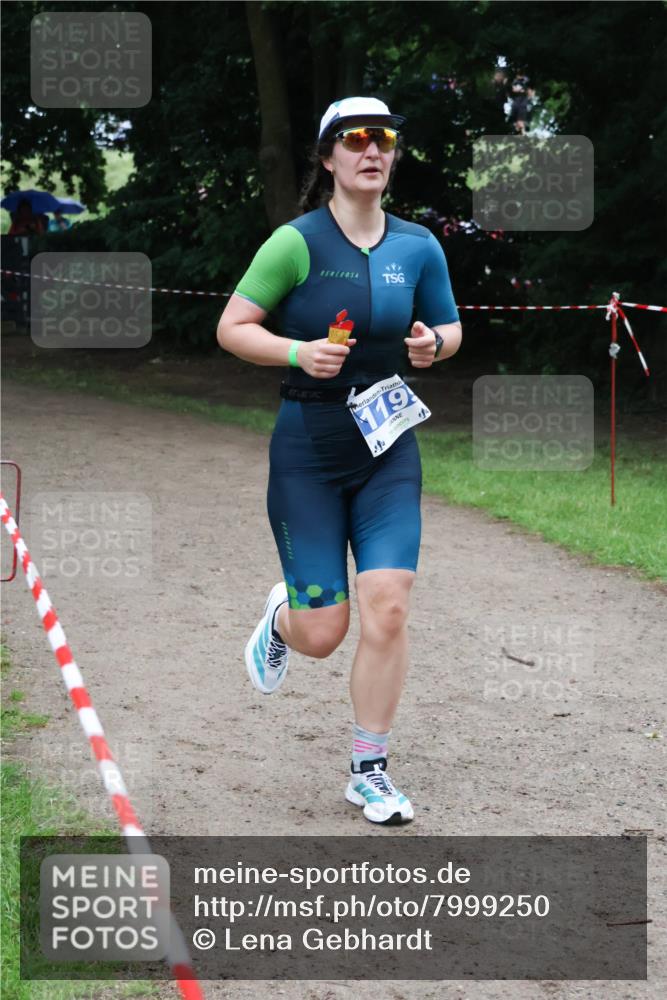 21.06.2025 - 27. Vierlanden-Triathlon Lena Gebhardt http://msf.ph/oto/7999250 15.06.2025 13:59:45 Laufen 119 meine-sportfotos.de