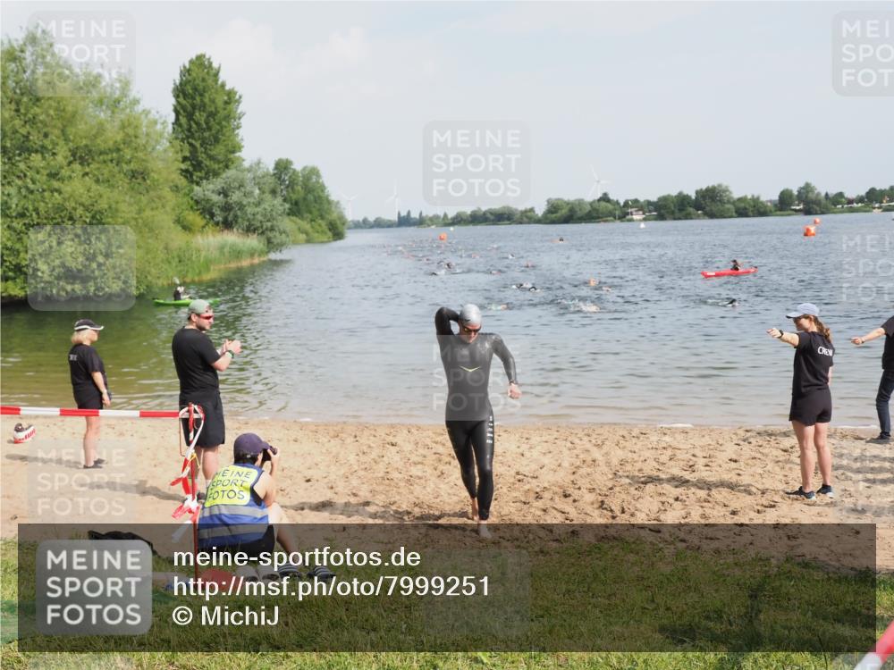 21.06.2025 - 27. Vierlanden-Triathlon MichiJ http://msf.ph/oto/7999251 15.06.2026 10:03:18 Schwimmen 406 meine-sportfotos.de