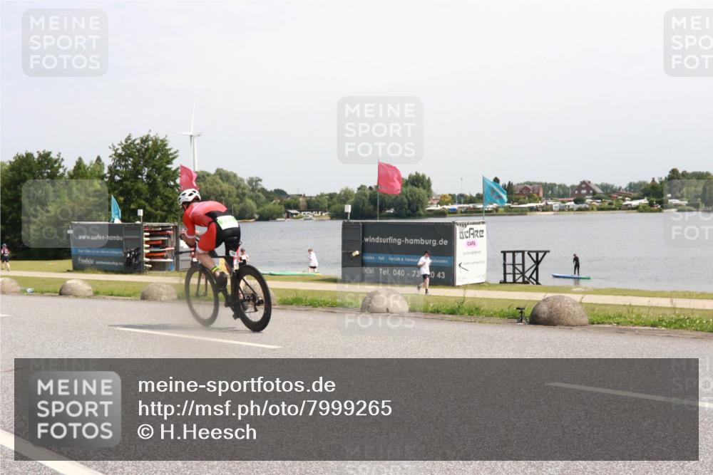 15.06.2025 - 27. Vierlanden-Triathlon H.Heesch http://msf.ph/oto/7999265 15.06.2025 11:39:01 Radfahren 227, 732, 755 meine-sportfotos.de