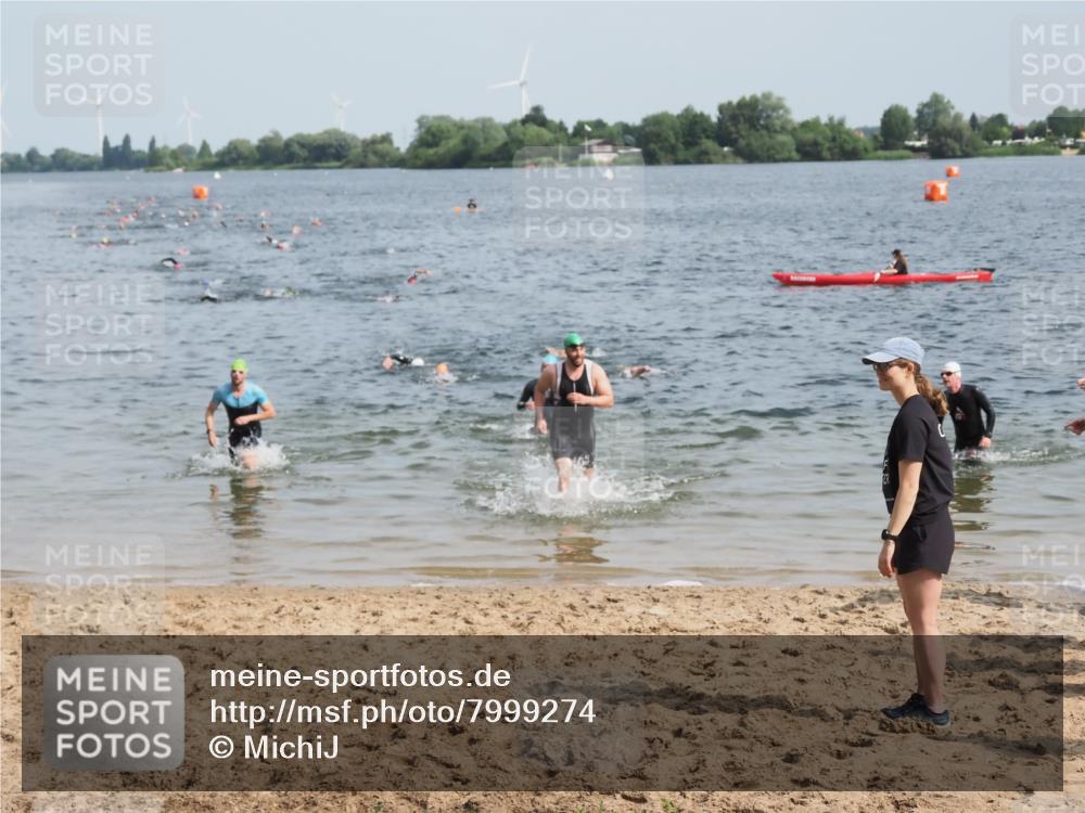 21.06.2025 - 27. Vierlanden-Triathlon MichiJ http://msf.ph/oto/7999274 15.06.2026 10:03:35 Schwimmen 377, 425, 432 meine-sportfotos.de