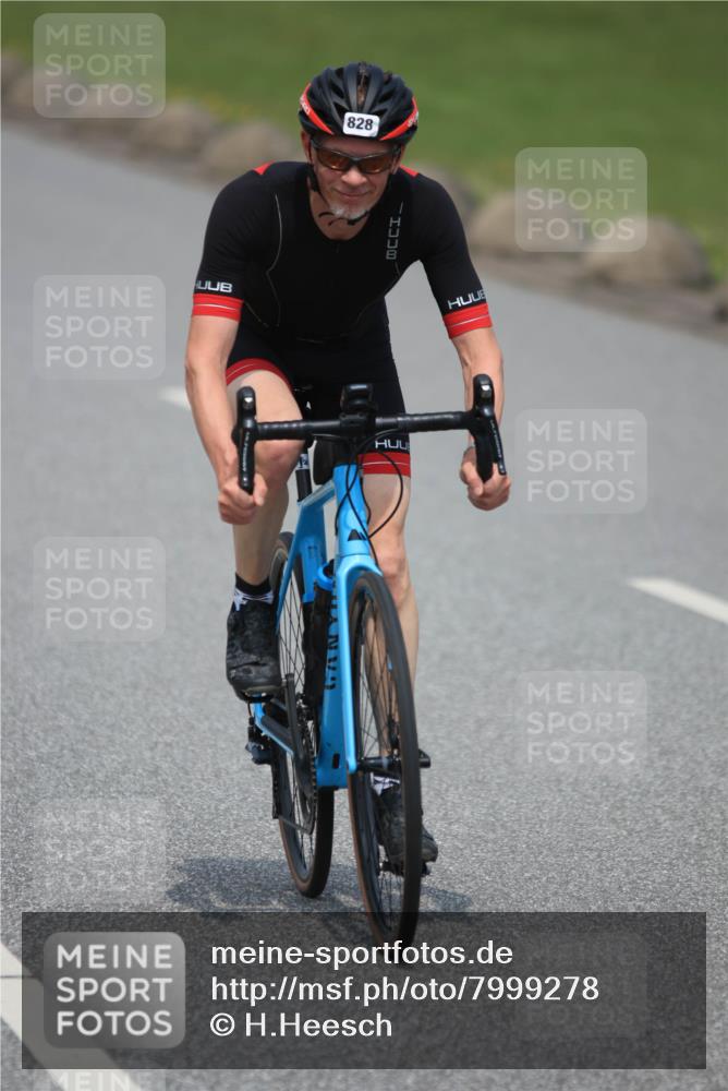 21.06.2025 - 27. Vierlanden-Triathlon H.Heesch http://msf.ph/oto/7999278 15.06.2025 12:30:36 Radfahren 58, 739, 828, 883, 884, 952 meine-sportfotos.de
