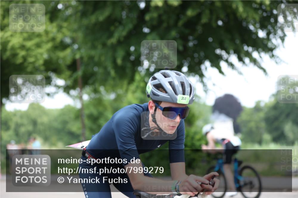 15.06.2025 - 7 Türme Triathlon Yannick Fuchs http://msf.ph/oto/7999279 15.06.2025 12:21:55 Radfahren 257, 371, 628 meine-sportfotos.de