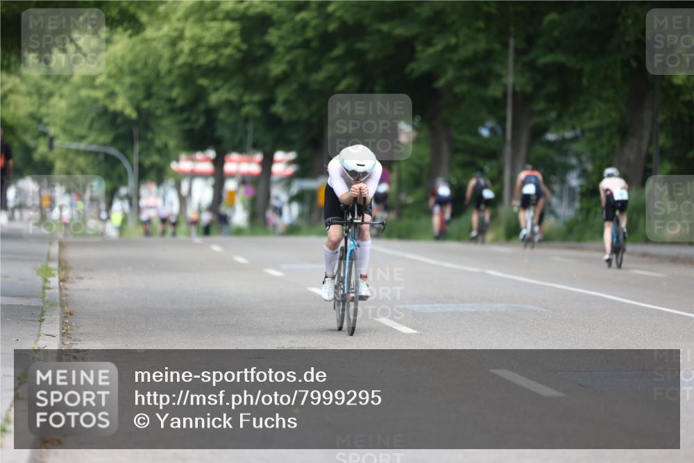 15.06.2025 - 7 Türme Triathlon Yannick Fuchs http://msf.ph/oto/7999295 15.06.2025 12:22:01 Radfahren 215, 248, 371 meine-sportfotos.de