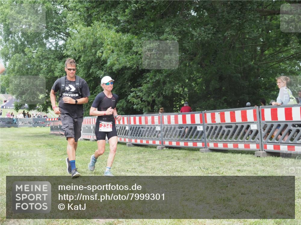 21.06.2025 - 27. Vierlanden-Triathlon KatJ http://msf.ph/oto/7999301 15.06.2025 12:53:25 Ziel 234 meine-sportfotos.de