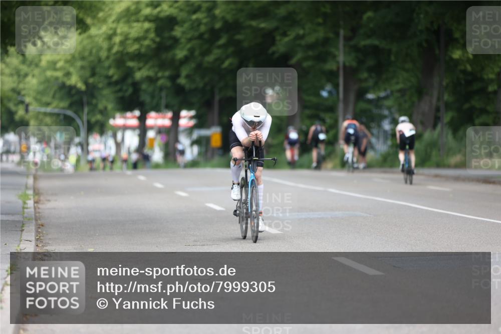 15.06.2025 - 7 Türme Triathlon Yannick Fuchs http://msf.ph/oto/7999305 15.06.2025 12:22:01 Radfahren 215, 248, 371 meine-sportfotos.de