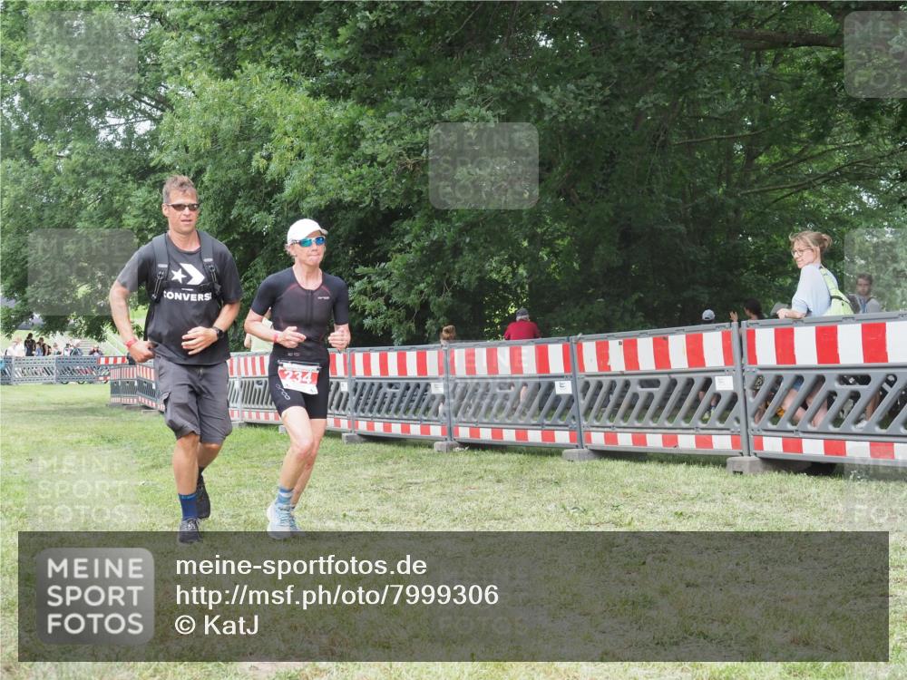 21.06.2025 - 27. Vierlanden-Triathlon KatJ http://msf.ph/oto/7999306 15.06.2025 12:53:25 Ziel 234 meine-sportfotos.de