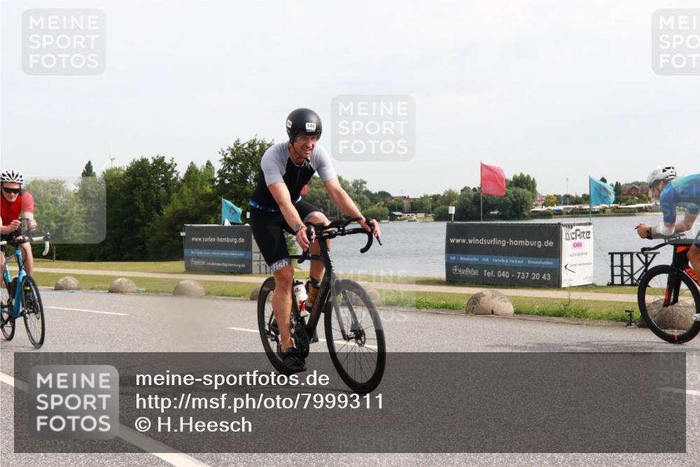 15.06.2025 - 27. Vierlanden-Triathlon H.Heesch http://msf.ph/oto/7999311 15.06.2025 10:22:19 Radfahren 39, 54, 73, 82, 149, 207, 466, 612, 618 meine-sportfotos.de