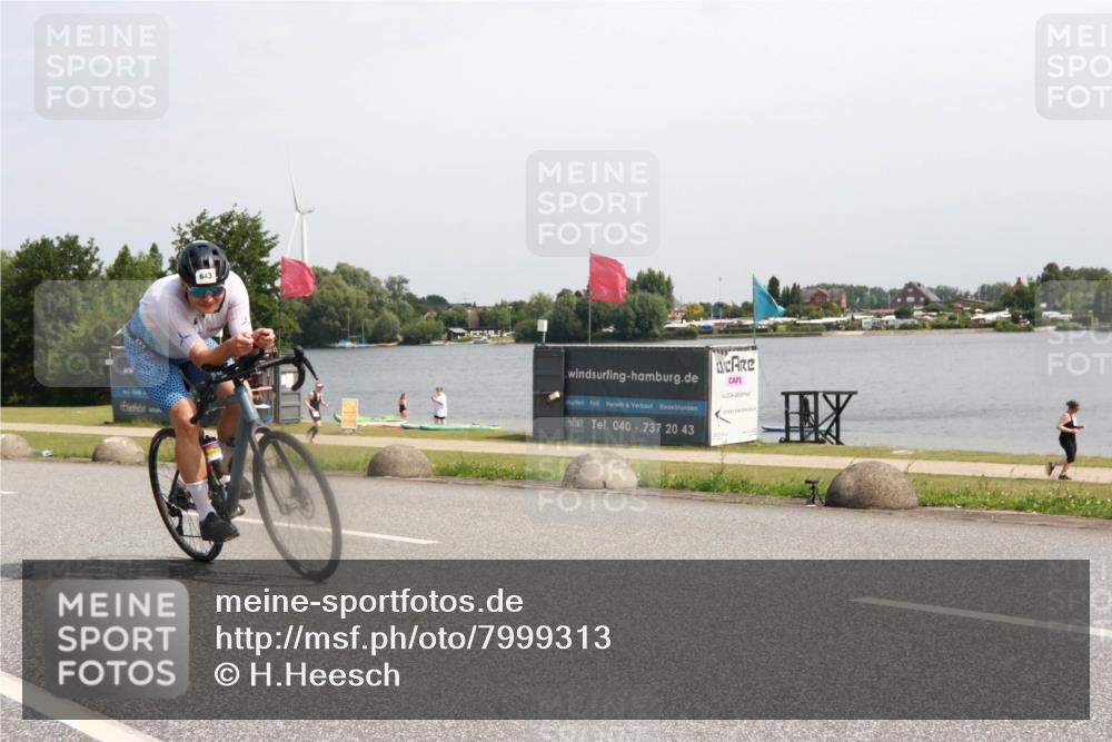 21.06.2025 - 27. Vierlanden-Triathlon H.Heesch http://msf.ph/oto/7999313 15.06.2025 11:39:09 Radfahren 227, 643, 732, 733 meine-sportfotos.de