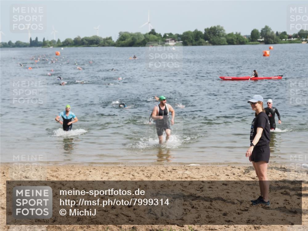 21.06.2025 - 27. Vierlanden-Triathlon MichiJ http://msf.ph/oto/7999314 15.06.2026 10:03:35 Schwimmen 377, 425, 432 meine-sportfotos.de