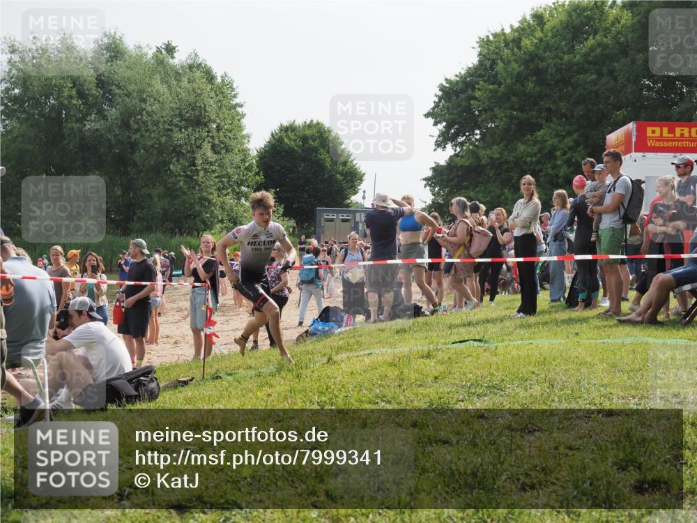 15.06.2025 - 27. Vierlanden-Triathlon KatJ http://msf.ph/oto/7999341 15.06.2025 09:56:38 Schwimmen 254, 276, 286, 320, 341 meine-sportfotos.de