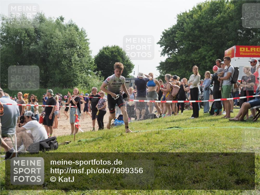 15.06.2025 - 27. Vierlanden-Triathlon KatJ http://msf.ph/oto/7999356 15.06.2025 09:56:38 Schwimmen 254, 276, 286, 320, 341 meine-sportfotos.de