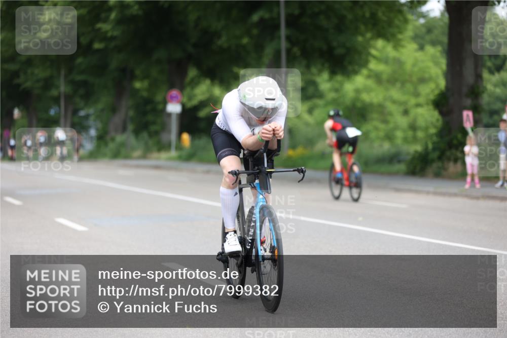 15.06.2025 - 7 Türme Triathlon Yannick Fuchs http://msf.ph/oto/7999382 15.06.2025 12:22:02 Radfahren 215, 248 meine-sportfotos.de