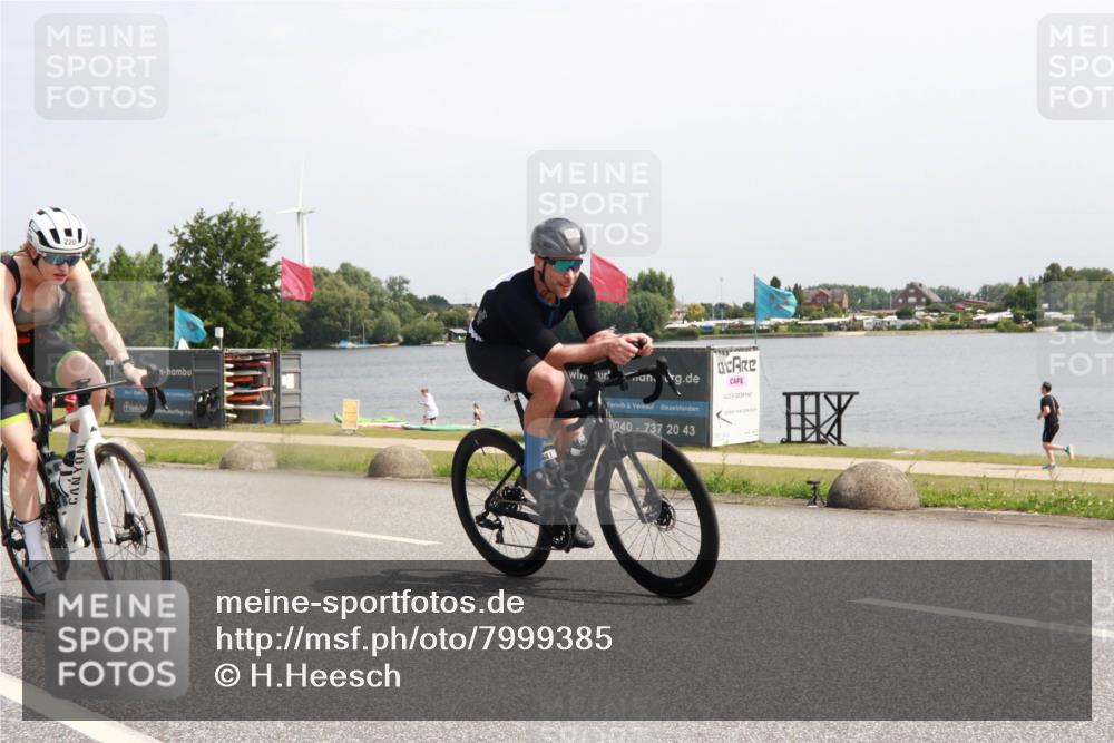 15.06.2025 - 27. Vierlanden-Triathlon H.Heesch http://msf.ph/oto/7999385 15.06.2025 11:39:17 Radfahren 220, 641, 667, 723, 746, 808 meine-sportfotos.de