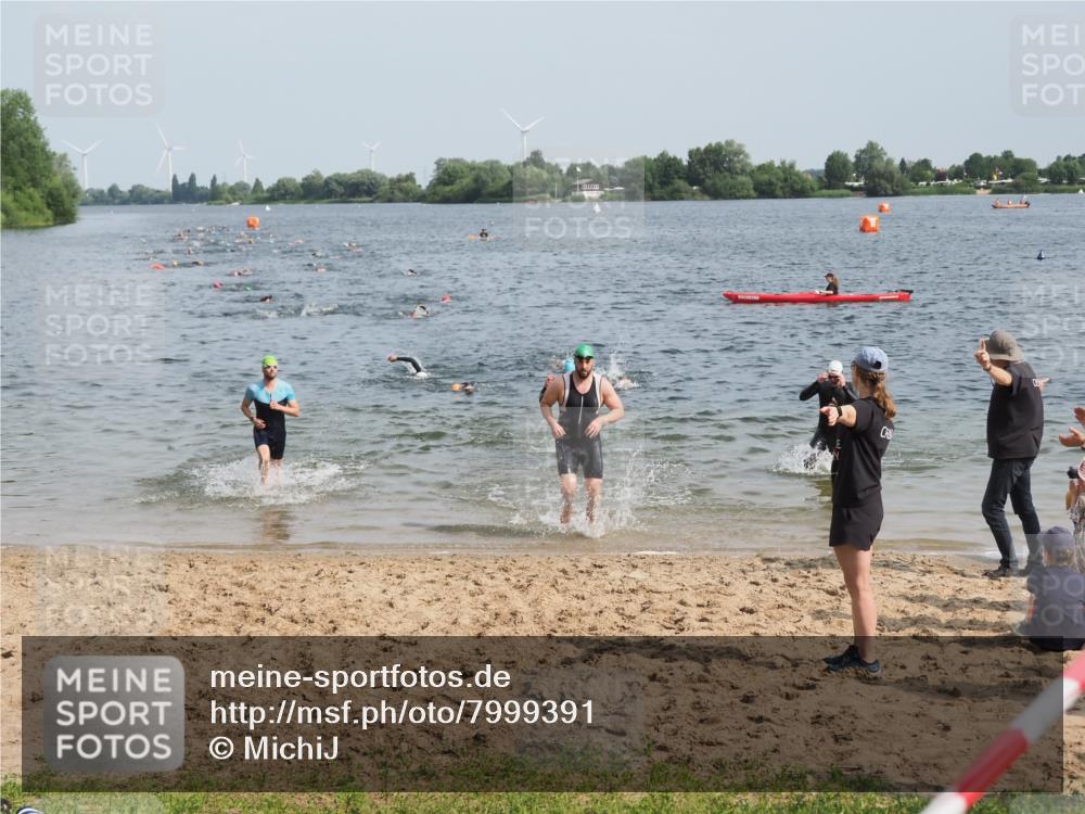 21.06.2025 - 27. Vierlanden-Triathlon MichiJ http://msf.ph/oto/7999391 15.06.2026 10:03:36 Schwimmen 377, 425, 432, 439 meine-sportfotos.de