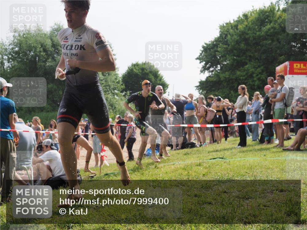 15.06.2025 - 27. Vierlanden-Triathlon KatJ http://msf.ph/oto/7999400 15.06.2025 09:56:40 Schwimmen 254, 276, 286, 320, 341 meine-sportfotos.de