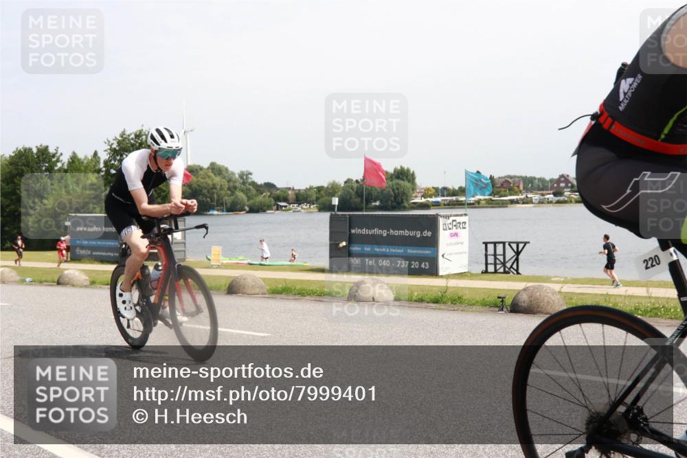 15.06.2025 - 27. Vierlanden-Triathlon H.Heesch http://msf.ph/oto/7999401 15.06.2025 11:39:17 Radfahren 220, 641, 667, 723, 746, 808 meine-sportfotos.de