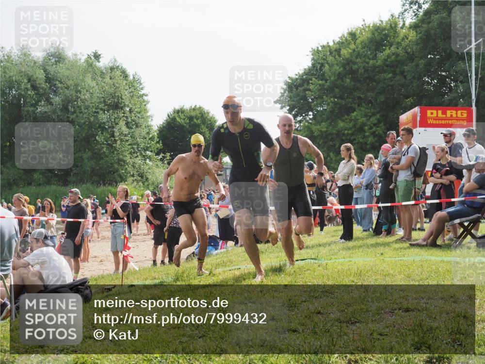 15.06.2025 - 27. Vierlanden-Triathlon KatJ http://msf.ph/oto/7999432 15.06.2025 09:56:41 Schwimmen 254, 276, 286, 320, 341 meine-sportfotos.de