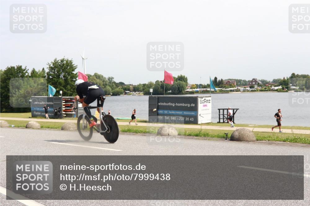 15.06.2025 - 27. Vierlanden-Triathlon H.Heesch http://msf.ph/oto/7999438 15.06.2025 11:39:29 Radfahren 822 meine-sportfotos.de