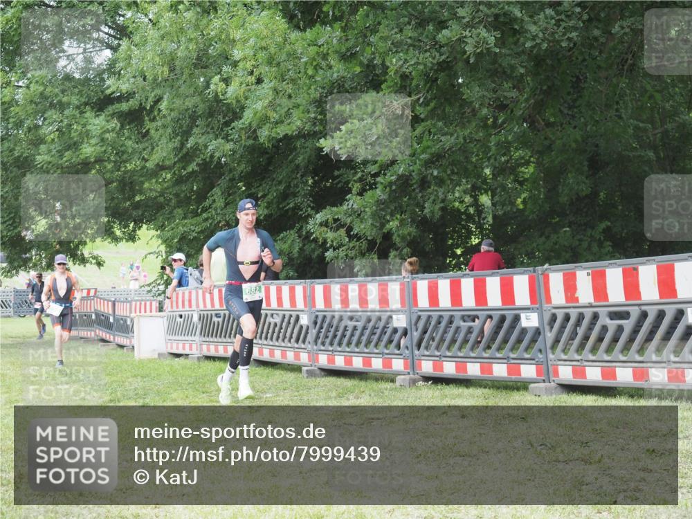 21.06.2025 - 27. Vierlanden-Triathlon KatJ http://msf.ph/oto/7999439 15.06.2025 12:53:58 Ziel 21, 60, 650, 682 meine-sportfotos.de