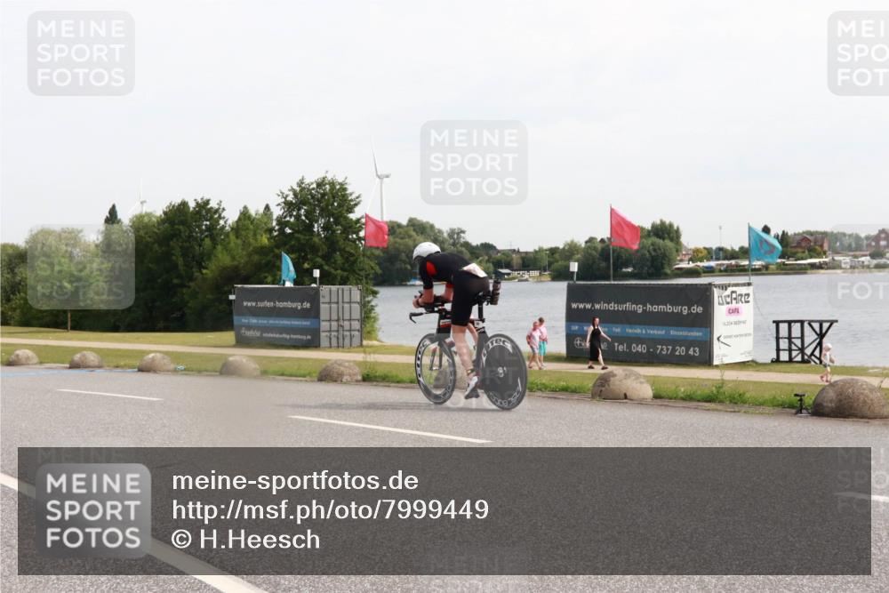 15.06.2025 - 27. Vierlanden-Triathlon H.Heesch http://msf.ph/oto/7999449 15.06.2025 10:23:21 Radfahren 60, 171, 528, 597 meine-sportfotos.de
