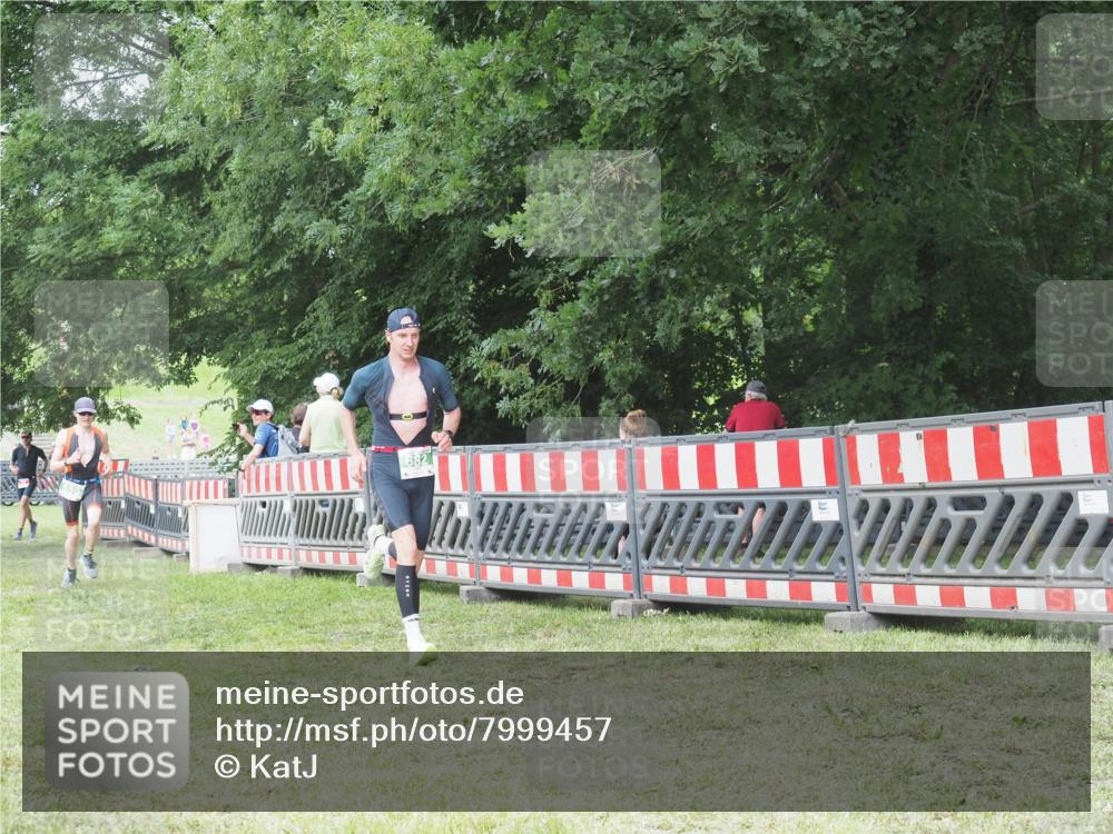 21.06.2025 - 27. Vierlanden-Triathlon KatJ http://msf.ph/oto/7999457 15.06.2025 12:53:58 Ziel 21, 60, 650, 682 meine-sportfotos.de
