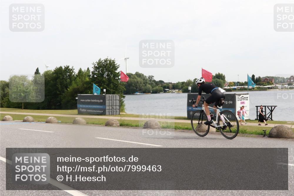 15.06.2025 - 27. Vierlanden-Triathlon H.Heesch http://msf.ph/oto/7999463 15.06.2025 10:23:27 Radfahren 60, 64, 608 meine-sportfotos.de