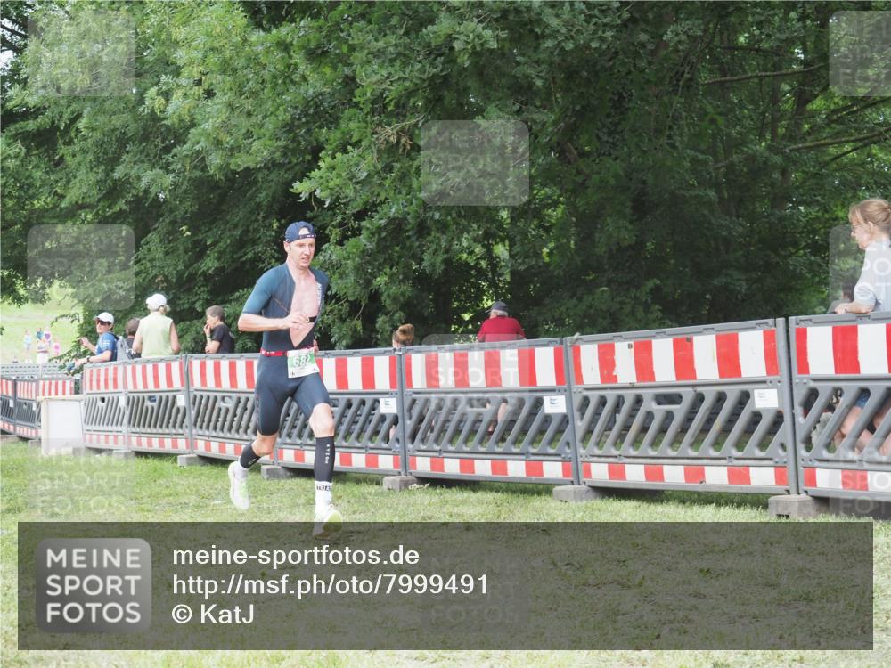 21.06.2025 - 27. Vierlanden-Triathlon KatJ http://msf.ph/oto/7999491 15.06.2025 12:53:59 Ziel 21, 60, 650, 682 meine-sportfotos.de